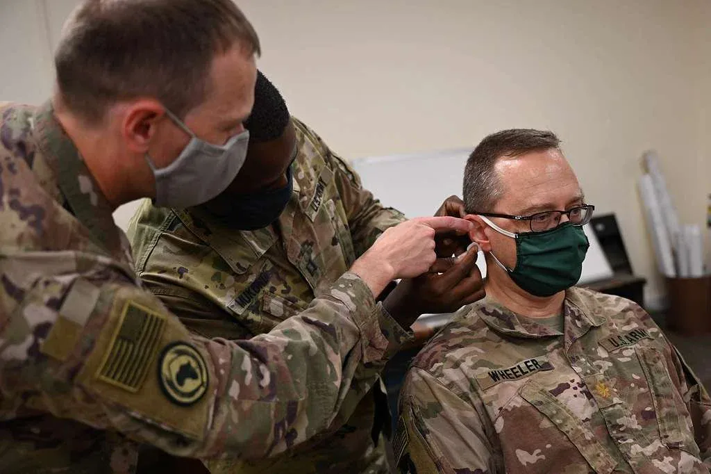 major teaching soldiers how to apply bfa